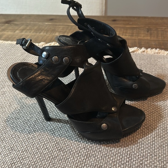 Dior “Carrie” heels. Black size 38. Good condition. Could use new heel caps. - Picture 3 of 5